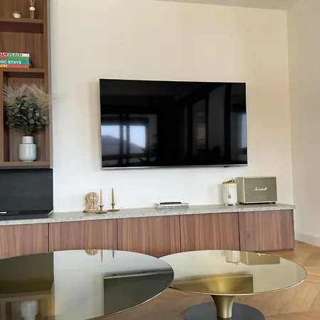 Hyper Centre, Front De