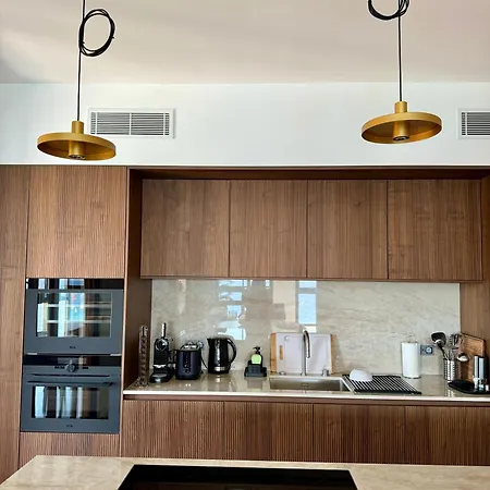 Hyper Centre, Front De *