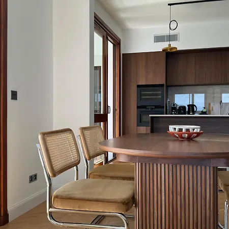Hyper Centre, Front De Apartman *