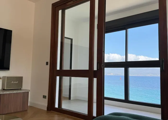 Hyper Centre, Front De